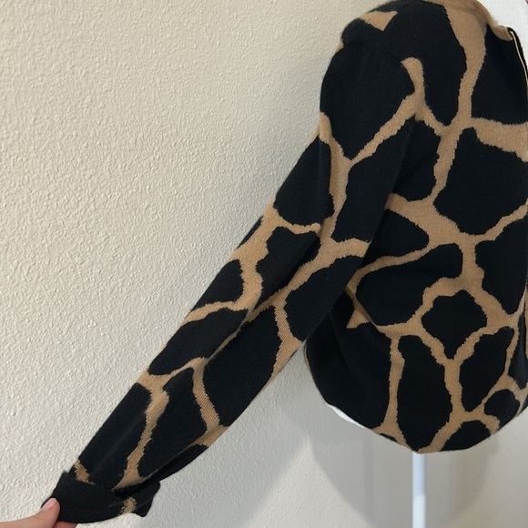 Peck & Peck 2-Ply Animal Print Crew Neck Cashmere Sweater - Picture 6 of 8